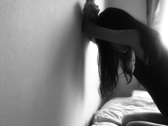 誰にも相談できない 摂食障害 過食 嘔吐 が治らない 辛い状態からなんとか抜け出すためにできること ネガ ポジ ポスト